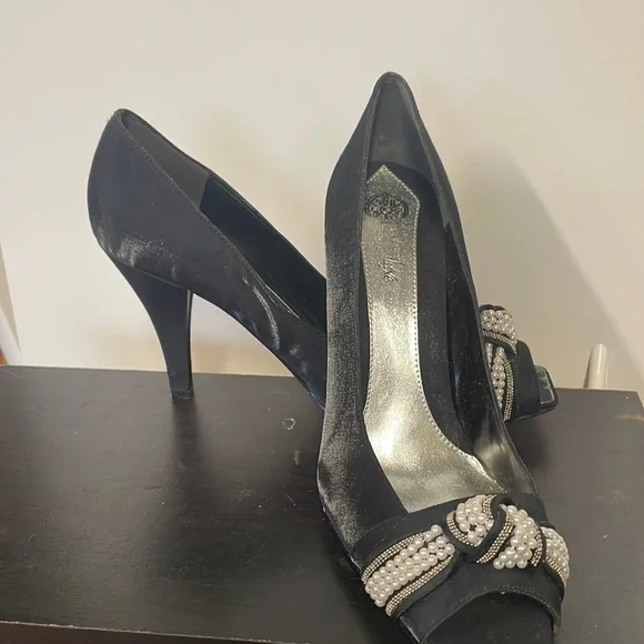 j renee luxe | Shoes | New J Renee Luxe Satin Heels With Pearl Accent |  Poshmark